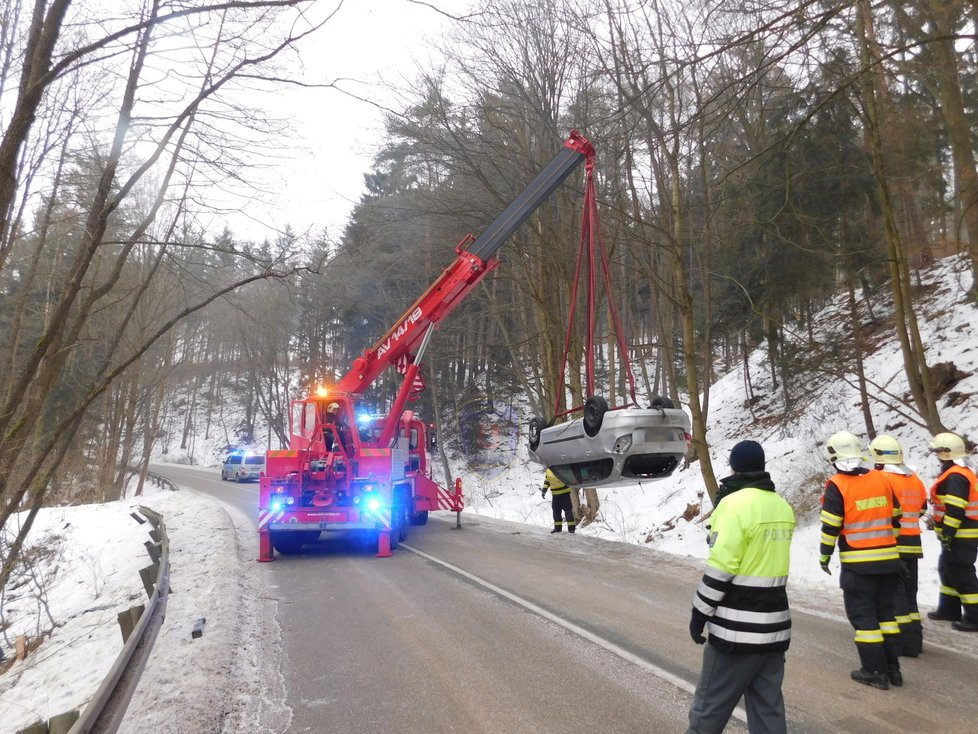 Pomoc v podobě autojeřábu přijela z Brna.