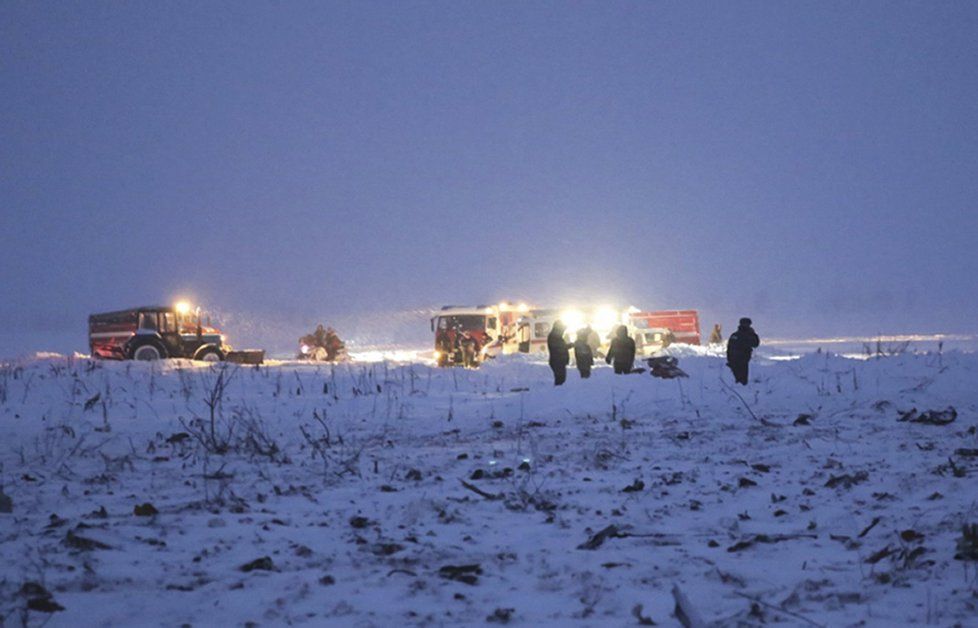 Na místě tragédie: Ruské letadlo se zřítilo nedaleko Moskvy a nedlouho po vzlétnutí. 71 lidí zemřelo (11.2.2018)