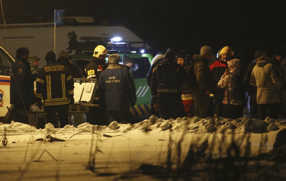 Na místě tragédie: Ruské letadlo se zřítilo nedaleko Moskvy a nedlouho po vzlétnutí. 71 lidí zemřelo (11.2.2018)