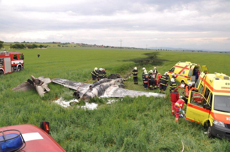 U Čeradic na Lounsku se zřítilo proudové letadlo, pilot, ani žena, která dostala vyhlídkový let darem, nepřežili