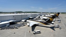 U Louisville v Kentucky se krátce po vzletu zřítilo letadlo společnosti UPS.