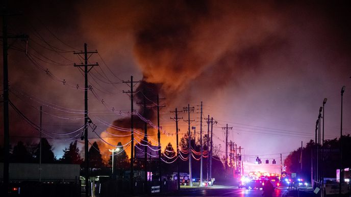 U Louisville v Kentucky se krátce po vzletu zřítilo letadlo společnosti UPS U Louisville v Kentucky se krátce po vzletu zřítilo letadlo společnosti UPS