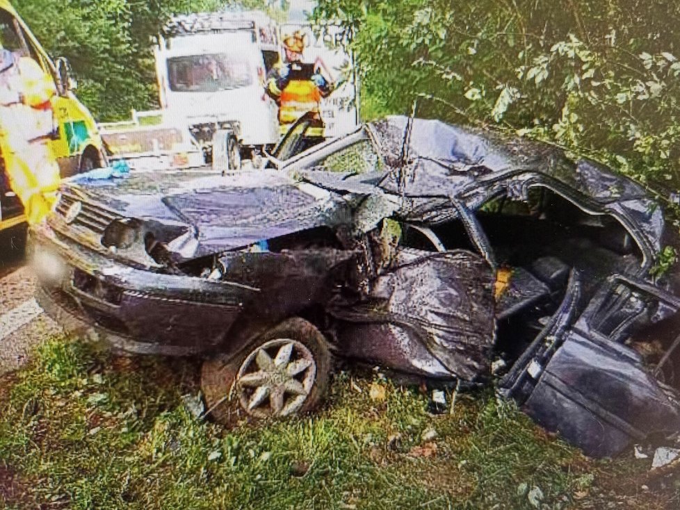 Nejspíš nepozornost se podepsala pod nehodu u Letovic, při které řidička (41) napálila do stromu. Žena skončila v brněnské nemocnici.