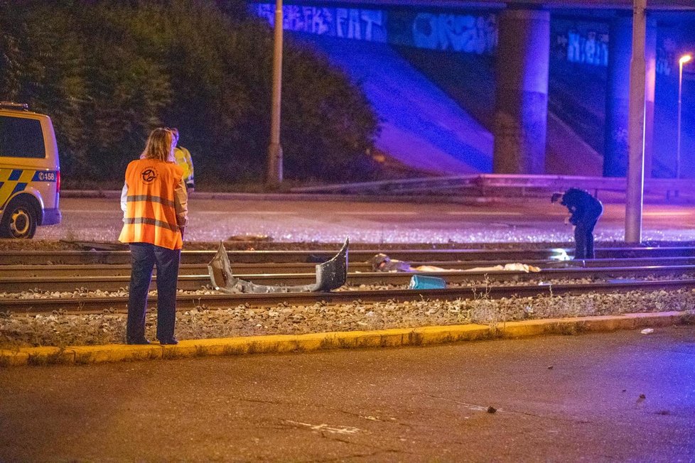 30. srpen 2020: Opilý řidič havaroval se svým vozem v Libni. Převrátil jej na střechu, a to přímo na tramvajové koleje.