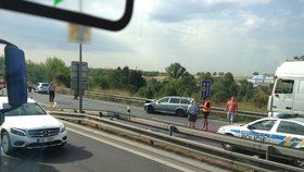 Nehoda blokovala dopravu u pražského letiště.