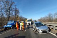 Dlouhé kolony na D7! Dálnici u Středokluk blokovala tři hodiny nehoda