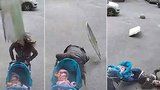 Šokující video: Matku s kočárkem trefil padající kus betonu přímo do hlavy! Zázrakem přežila