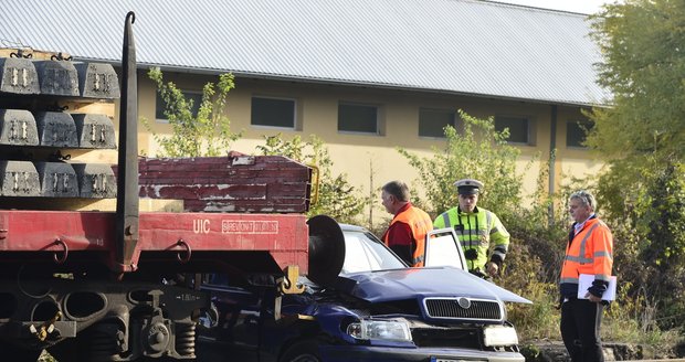 Felicii smetl u Mělníka nákladní vlak: Uvnitř byly tři děti