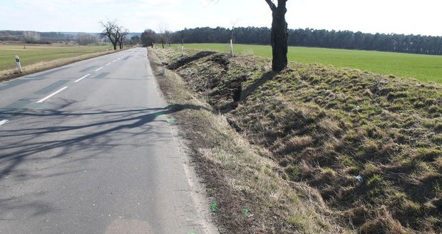 Nehoda se stala na rovném a přehledném úseku silnice mezi Kyjovem a Miloticemi.