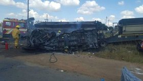 Při nehodě minibusu v JAR zahynuly dvě desítky dětí.