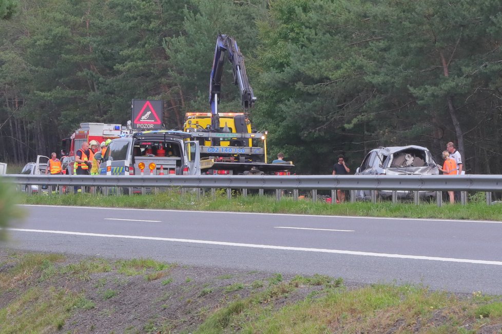 Nehoda kapely Mirai zablokovala provoz na dálnici D4