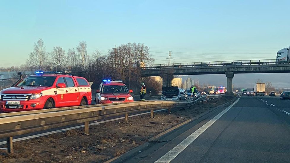 Uzavřená dálnice D10 na 46. kilometru ve směru na Prahu u Mladé Boleslavi