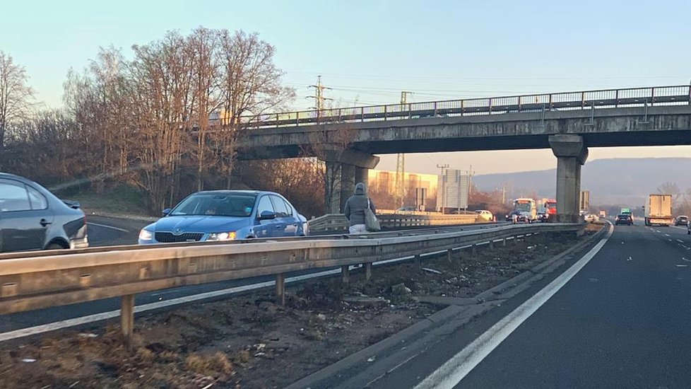 Uzavřená dálnice D10 na 46. kilometru ve směru na Prahu u Mladé Boleslavi