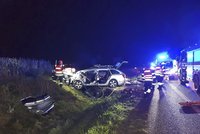Otřesná nehoda na Třebíčsku: Tři auta skončila v sobě, na místě jsou dva mrtví