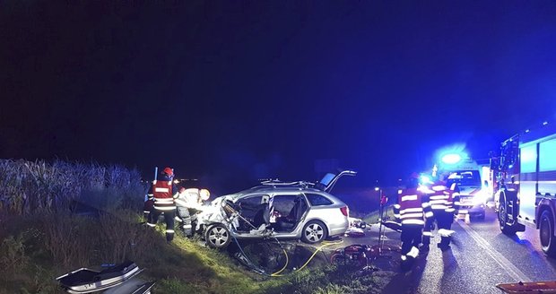 Otřesná nehoda na Třebíčsku: Tři auta skončila v sobě, dva mrtví (ilustrační foto)