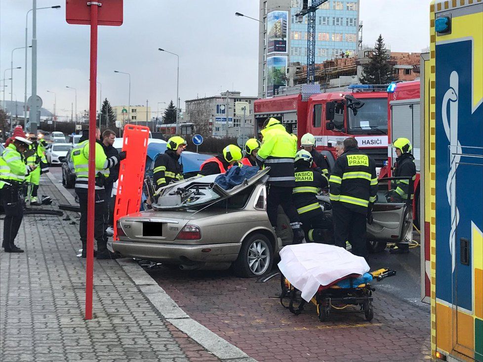 10. ledna se na Modřanské srazila tři auta.