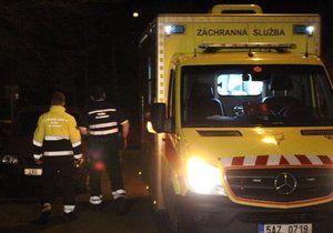 Policie a záchranáři zasahovali v pražských Modřanech: Z okna v 6. patře vypadla 14letá dívka!