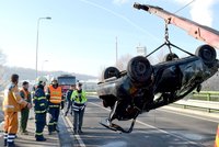 Smrťáky na českých silnicích: Řidič (†44) naboural do mostu. Šlo o sebevraždu?