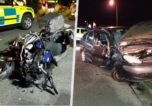 Nehoda motocyklu a osobního auta se stala v Červeném Kostelci.