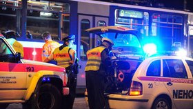 Nehoda ve stanici Motol: V jednu hodinu v noci bylo na tramvajové zastávce hodně rušno