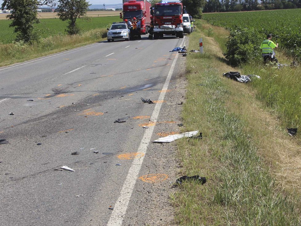 Motorkář se ve středu ráno srazil na Brněnsku s kamionem. V kritickém stavu skončil ve Fakultní nemocnici v Bohunicích.