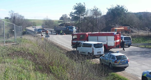 Při sobotní nehodě u Ostředku zahynul motorkář.