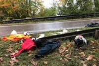Vážná nehoda u nádraží v Ruzyni: Seniora srazil motorkář, zemřel v nemocnici