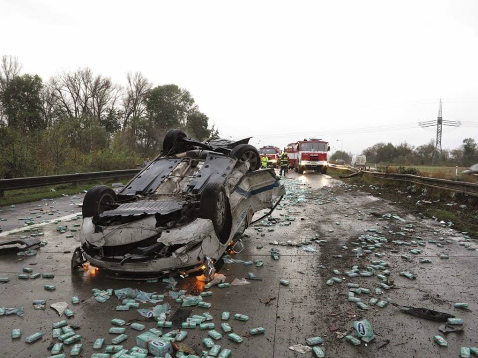 Nehoda na dálnici vypadala opravdu děsivě. 