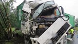 Drsná nehoda náklaďáků na Vysočině: Čelní srážku zavinil mikrospánek