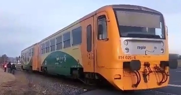 Vlak v Opavě srazil dívku (16): Pro tmavé oblečení nebyla ve tmě vidět, řekl strojvedoucí