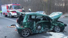 Řidič nepřežil střet dvou aut v buchlovských kopcích.
