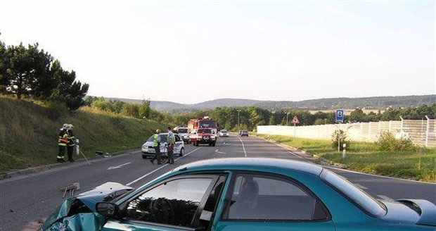 Na dálnici se srazila mazda se Škodou Fabia