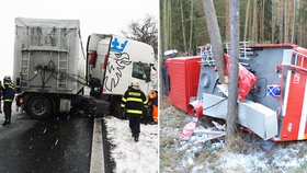 Na českých silnicích došlo po výrazném zhoršení počasí i k nárůstu dopravních nehod. Mimo vozovku skončili kamiony i hasiči