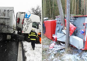 Na českých silnicích došlo po výrazném zhoršení počasí i k nárůstu dopravních nehod. Mimo vozovku skončili kamiony i hasiči