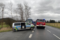 Vážná nehoda na Plzeňsku: Srazil se autobus  autem, na místě jsou zranění!