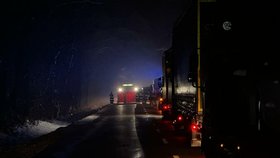 Smrtelná nehoda u obce obce Kněžičky na Nymbursku. Řidič z místa ujel. (6. 12. 2023)