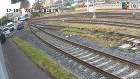 Policie zveřejnila video z nehody kamionu a vlaku v Olomouci.