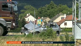 Při nehodě na Olomoucku zemřeli dva dospělí a dítě. Druhé zemřelo v nemocnici.