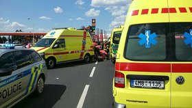 Při nehodě na Olomoucku zemřeli dva dospělí a dítě, další dvě se zranily