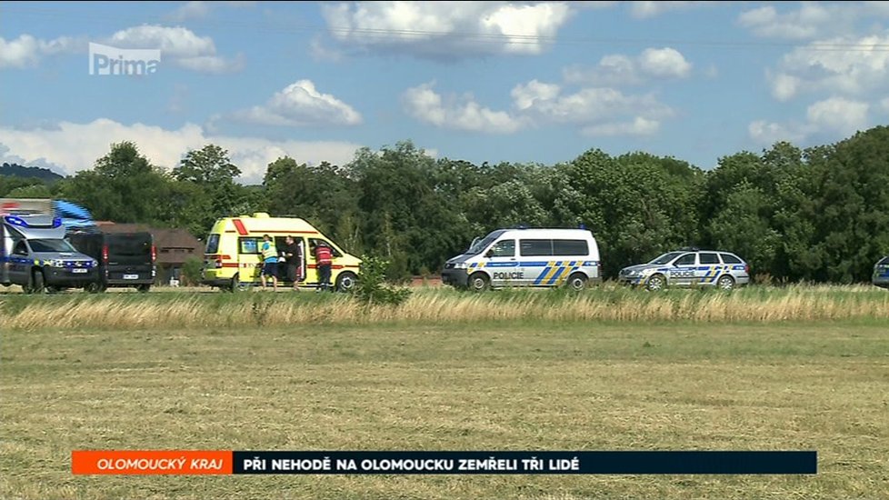 Při nehodě na Olomoucku zemřeli dva dospělí a dítě. Druhé zemřelo v nemocnici.