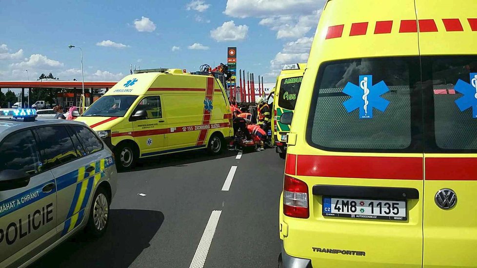 Při nehodě na Olomoucku zemřeli dva dospělí a dítě. Druhé zemřelo v nemocnici.