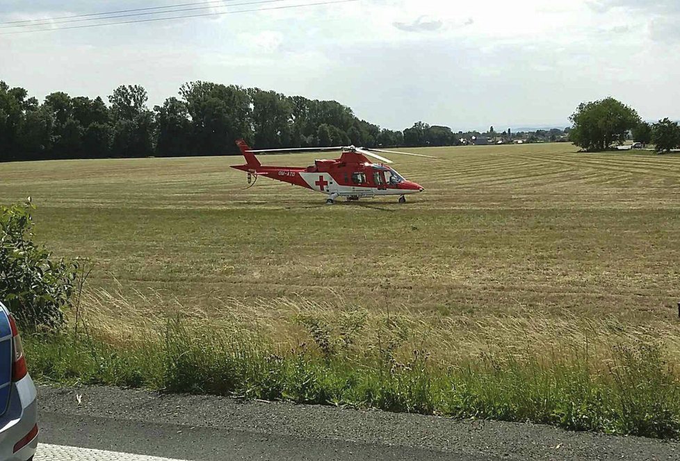 Při nehodě na Olomoucku zemřeli dva dospělí a dítě, další dvě se zranily