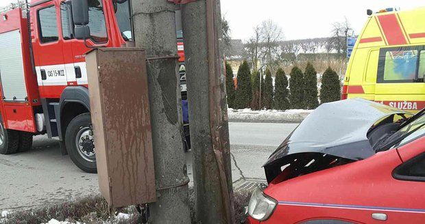 Vážná nehoda na Olomoucku: Zranila se řidička a čtyři děti