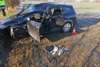 Senior uklouzl na namrzlé silnici na Opavsku: Pak ho přejelo auto!