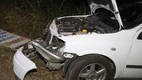 Smrtelná nehoda na Pelhřimovsku: Řidička vylétla ze zatáčky a narazila do budovy