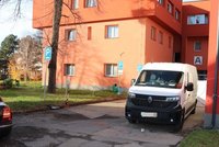 Penzistu v nemocnici v Ostravě srazila dodávk: Zemřel na místě
