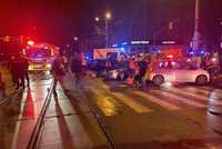 Šofér vletěl v Ostravě do křižovatky a sejmul dvě auta: Šest zraněných!