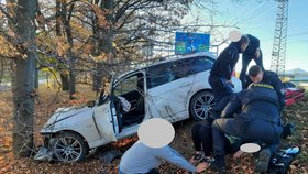 Náklaďák v Ostravici naboural osobní vůz a odhodil ho ze silnice.