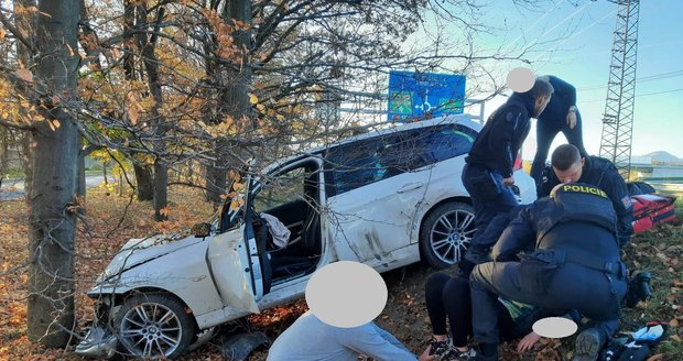 Náklaďák v Ostravici naboural osobní vůz a odhodil ho ze silnice.