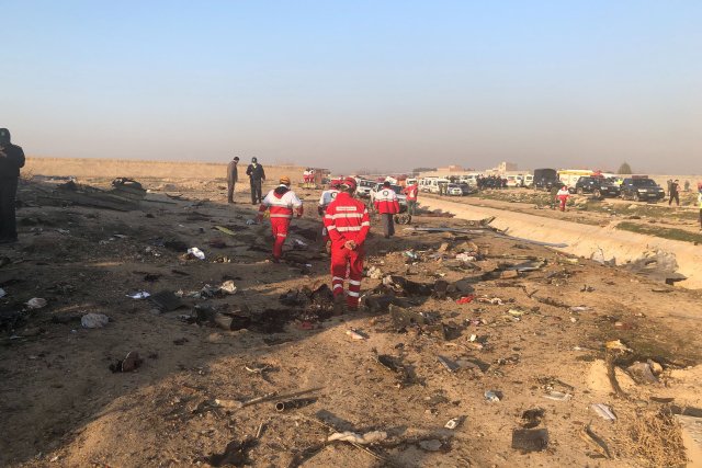 Nehoda ukrajinského letadla po startu v Teheránu: Všichni na palubě zemřeli. (8.1.2020)
